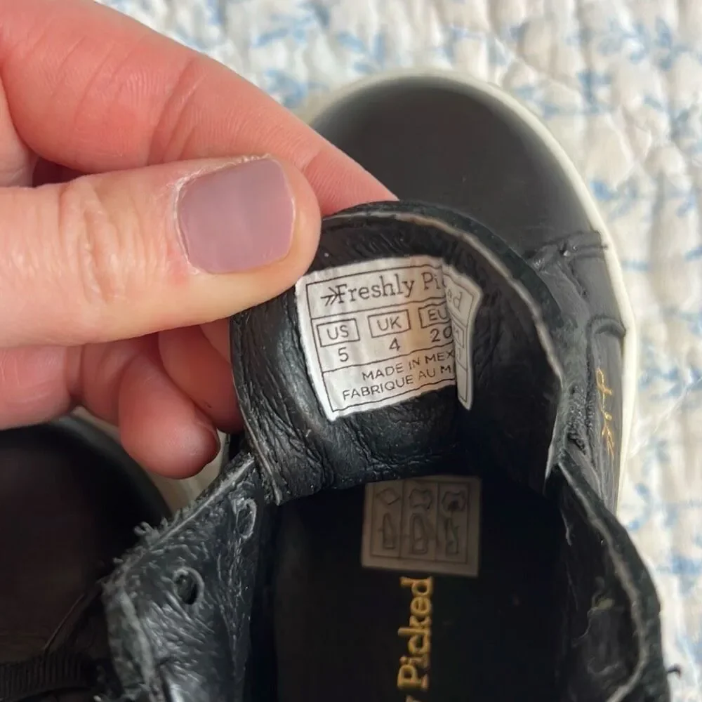 Freshly picked toddler 5 black‎ high top sneakers